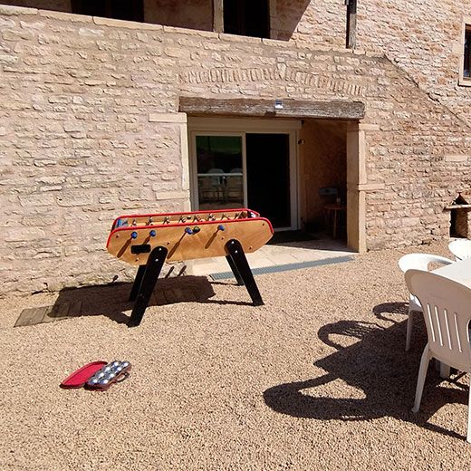 Baby-foot, boules de pétanque à votre disposition